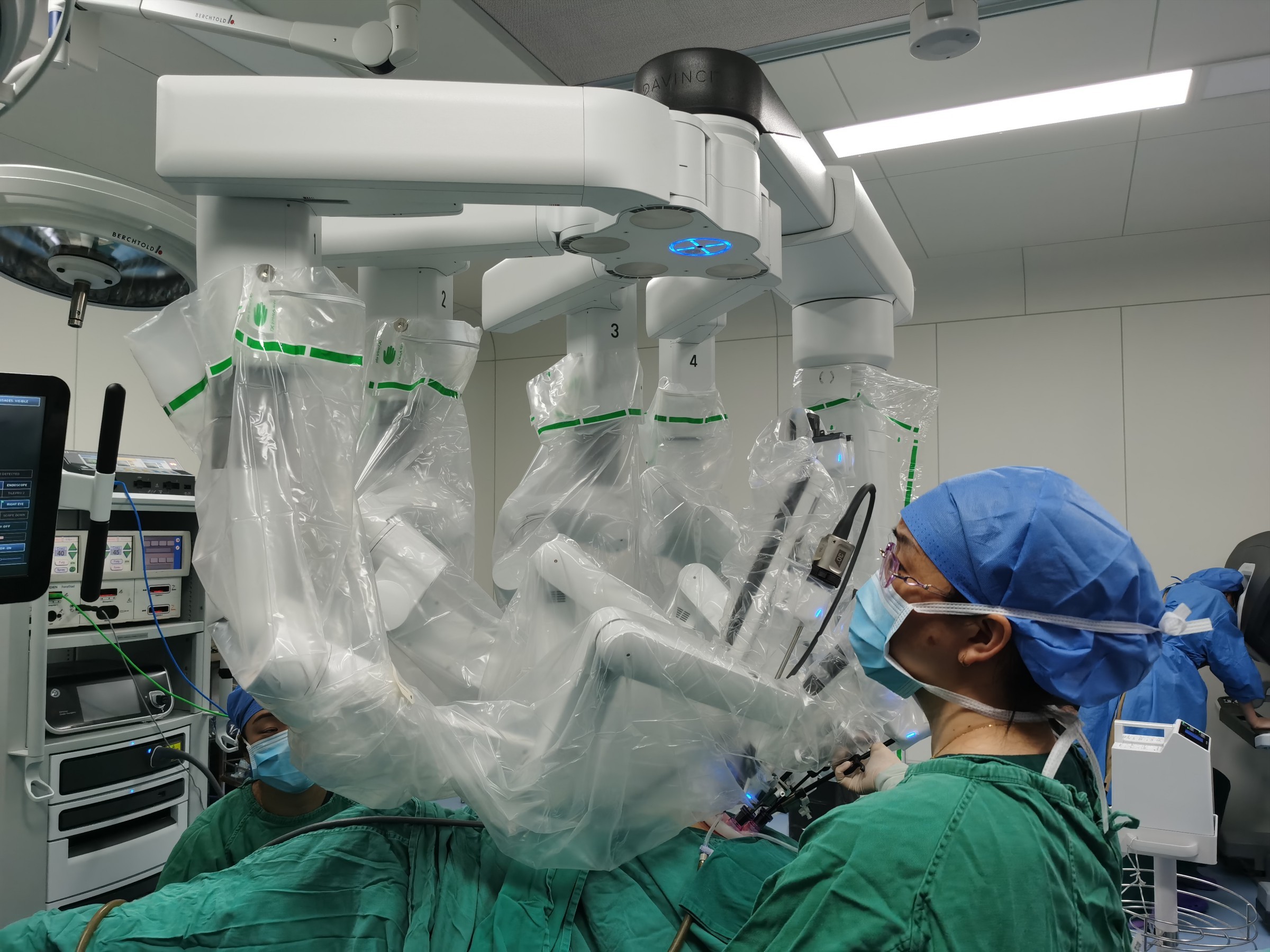 北京清华长庚医院开展达芬奇手术机器人“试驾”体验活动-清华大学