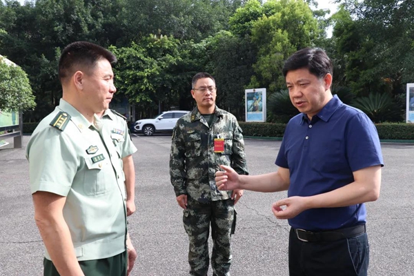 德阳经开区：“八一”建军节将至 冯军慰问驻地部队官兵